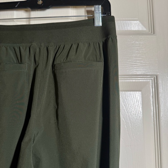 Athleta Dark Green Wrinkle-resistant, stretch fabric Size 6P - Picture 6 of 11